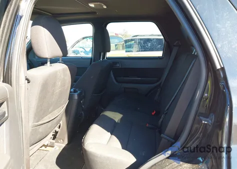 2010 Ford Escape Xlt z USA, uszkodzony, nr VIN 1FMCU0D70AKA12515